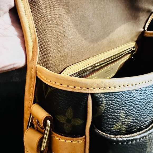 Louis Vuitton Sologne Monogram - Picture 10 of 16